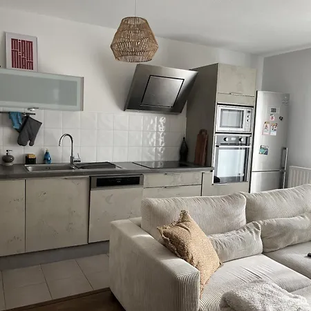 Cosy, Lumineux & Balcon A Apartament