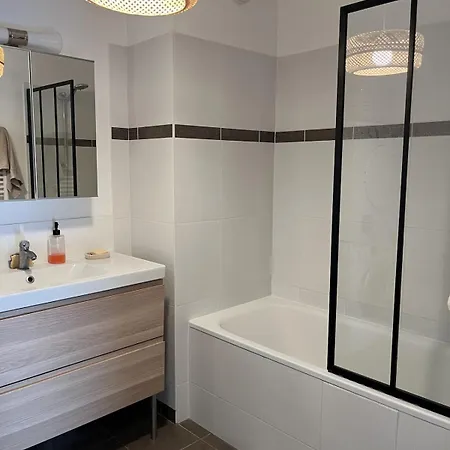 Cosy, Lumineux & Balcon A Apartament *