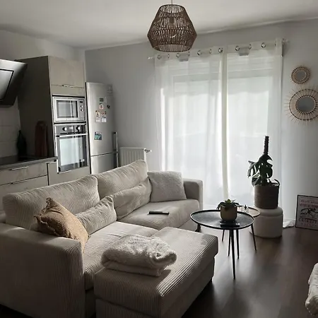 Apartament Cosy, Lumineux & Balcon A Bordeaux