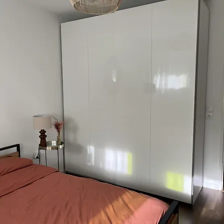 Cosy, Lumineux & Balcon A Apartament