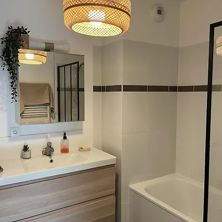Apartament Cosy, Lumineux & Balcon A Bordeaux